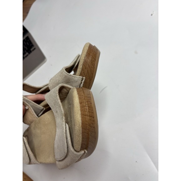 Dansko Women's 38 US 7.5 Sonnet Sandals Platform Gold Shimmer Suede Hook Loop - Picture 6 of 7